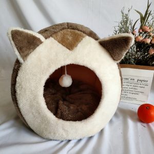 Winter pet cat house with velvet